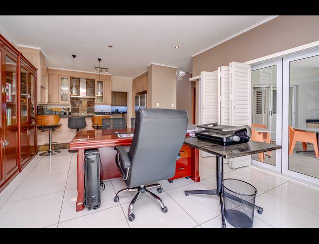 5 BEDROOM HOUSE FOR SALE IN BRYANSTON